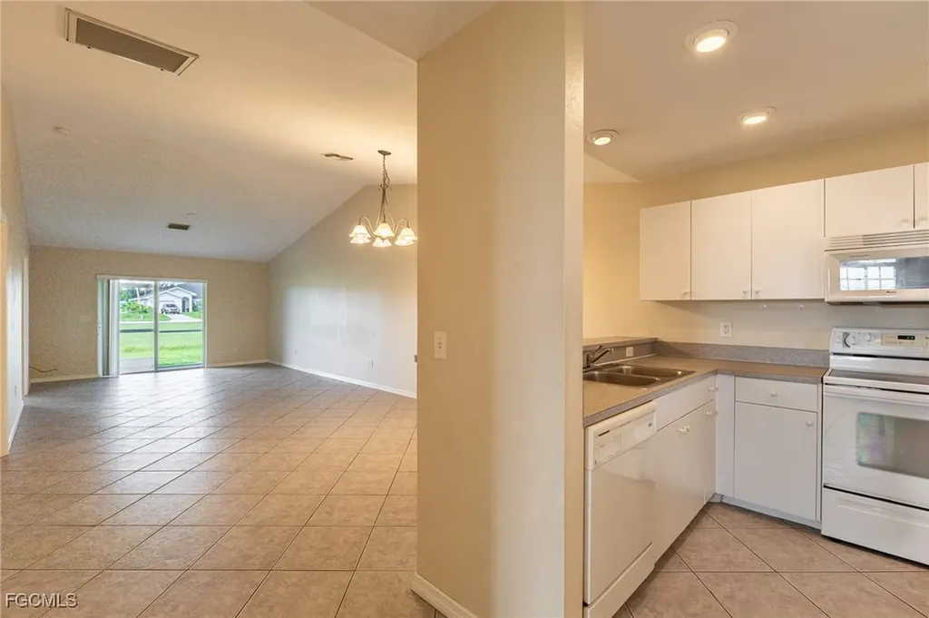 717 SE 8th Street Cape Coral FL 33990