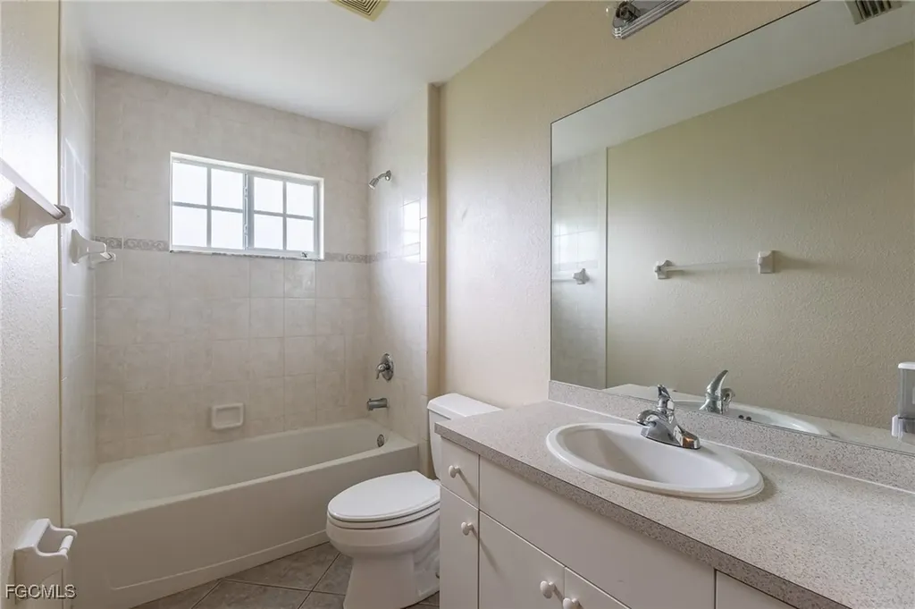 717 SE 8th Street Cape Coral FL 33990