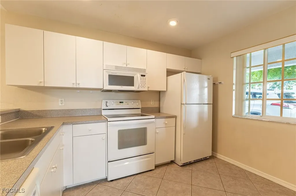 717 SE 8th Street Cape Coral FL 33990