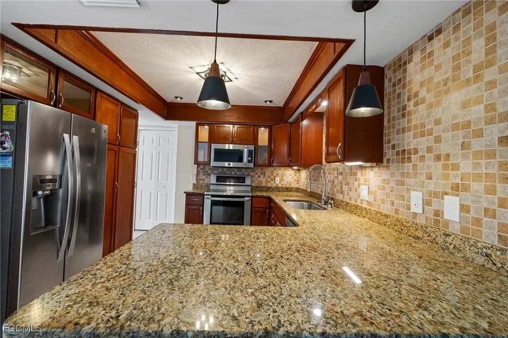 906 SW 7th Court Cape Coral FL 33991