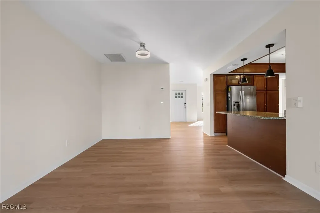 906 SW 7th Court Cape Coral FL 33991