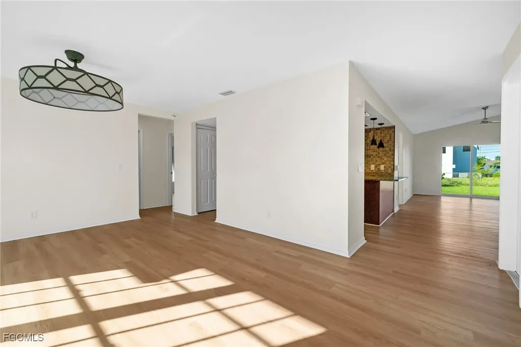 906 SW 7th Court Cape Coral FL 33991