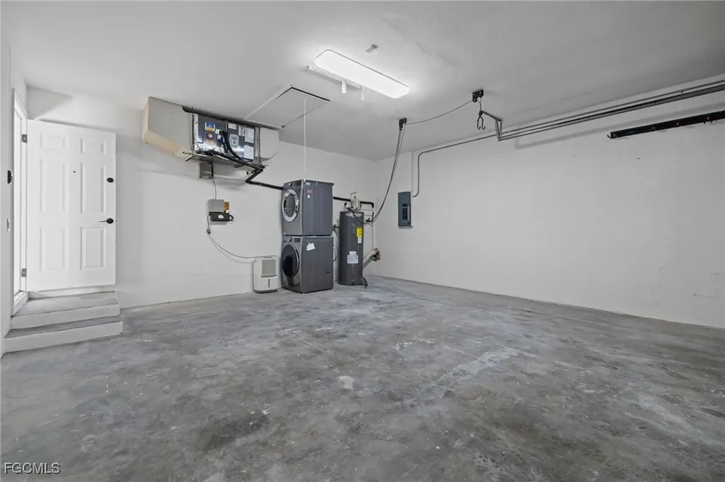 906 SW 7th Court Cape Coral FL 33991