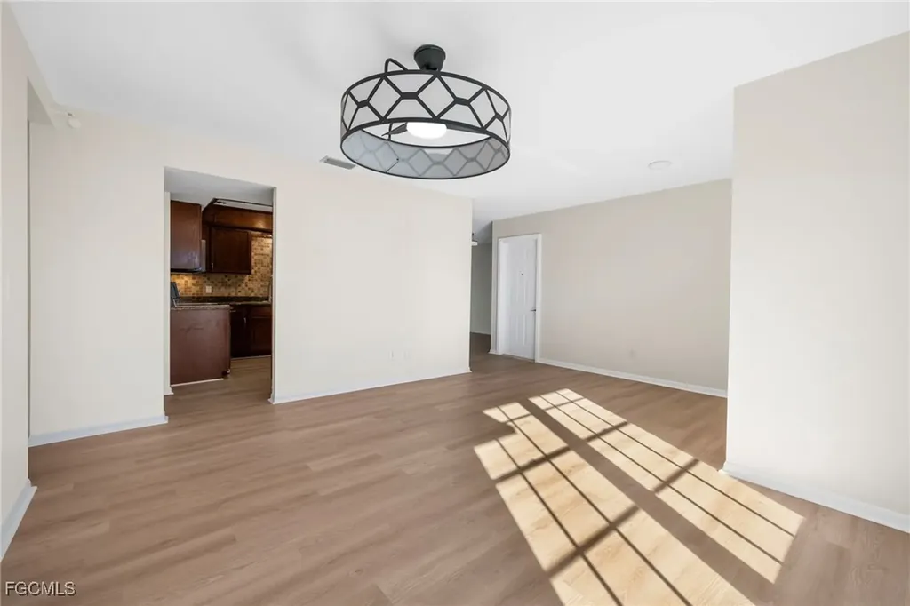 906 SW 7th Court Cape Coral FL 33991