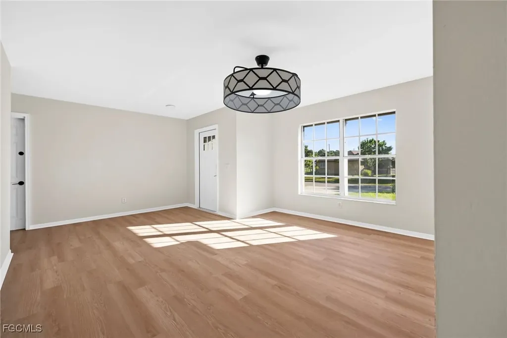 906 SW 7th Court Cape Coral FL 33991