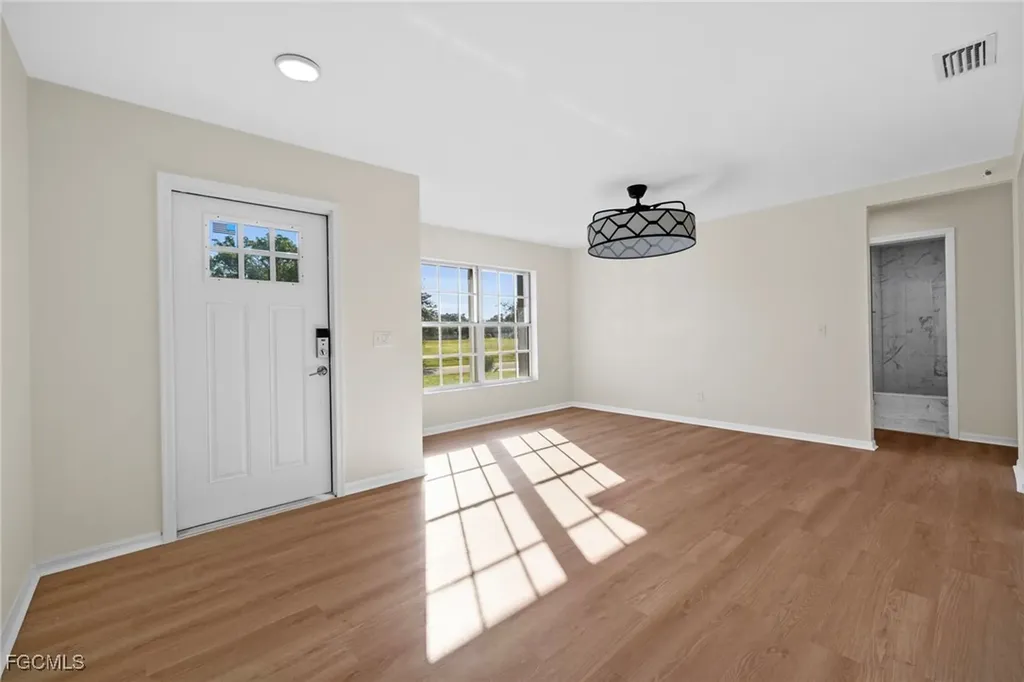 906 SW 7th Court Cape Coral FL 33991