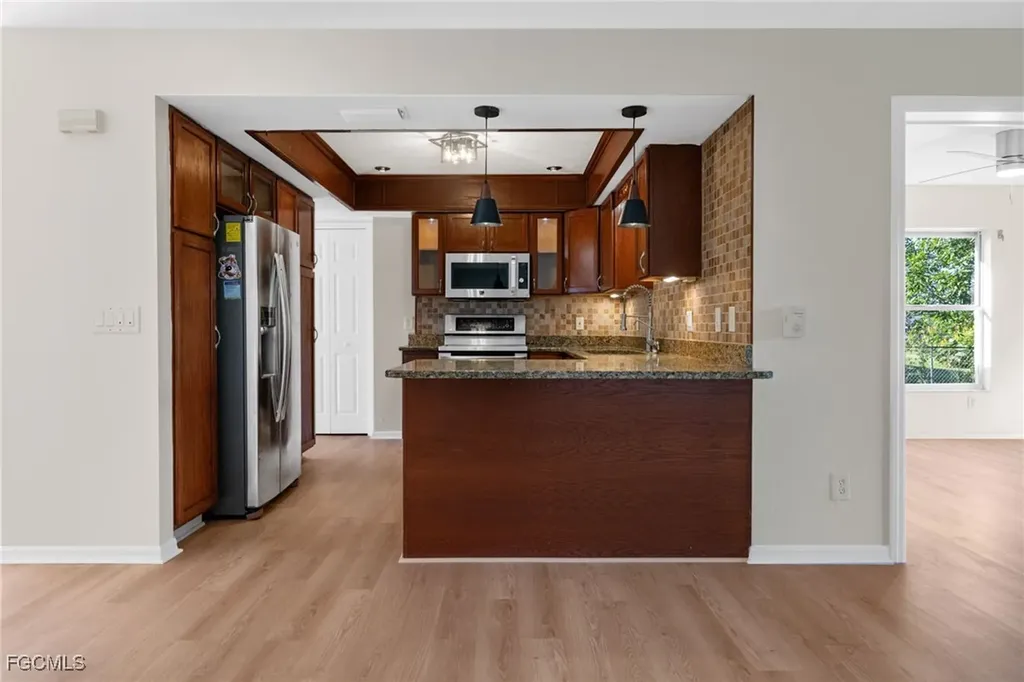 906 SW 7th Court Cape Coral FL 33991