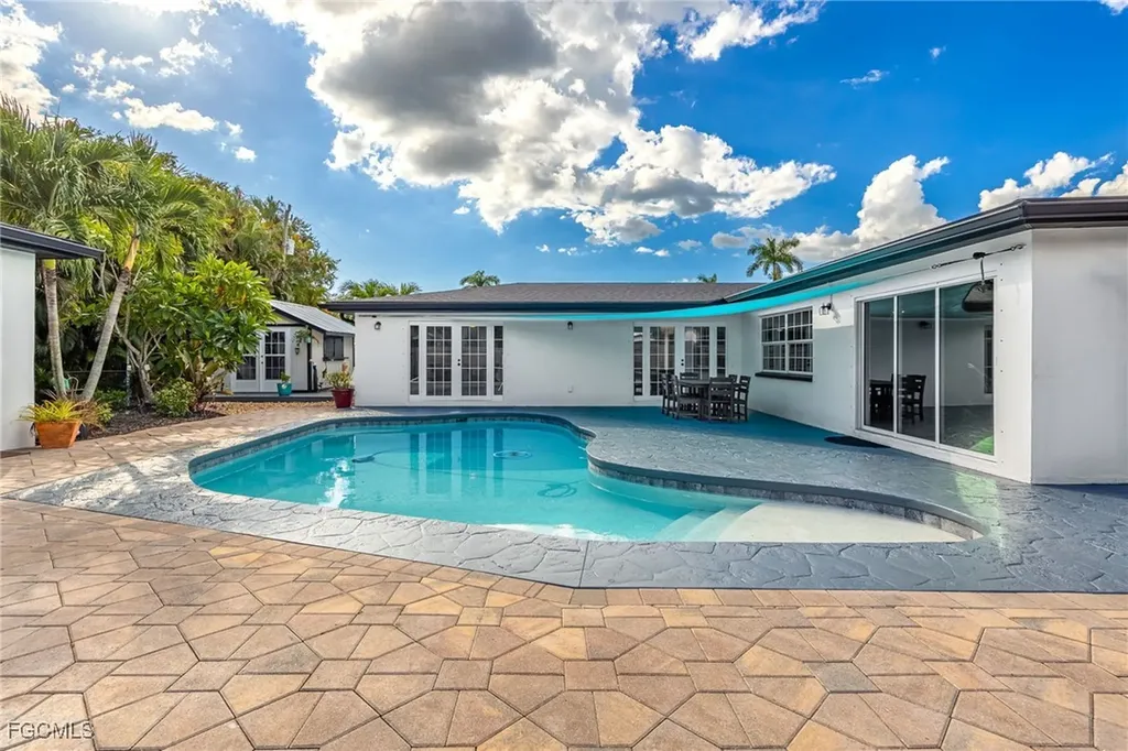 8327 Riviera Avenue Fort Myers FL 33919