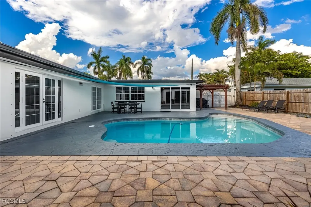 8327 Riviera Avenue Fort Myers FL 33919