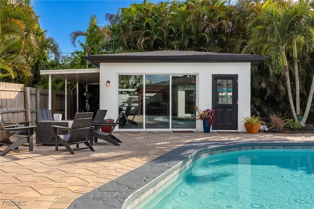 8327 Riviera Avenue Fort Myers FL 33919