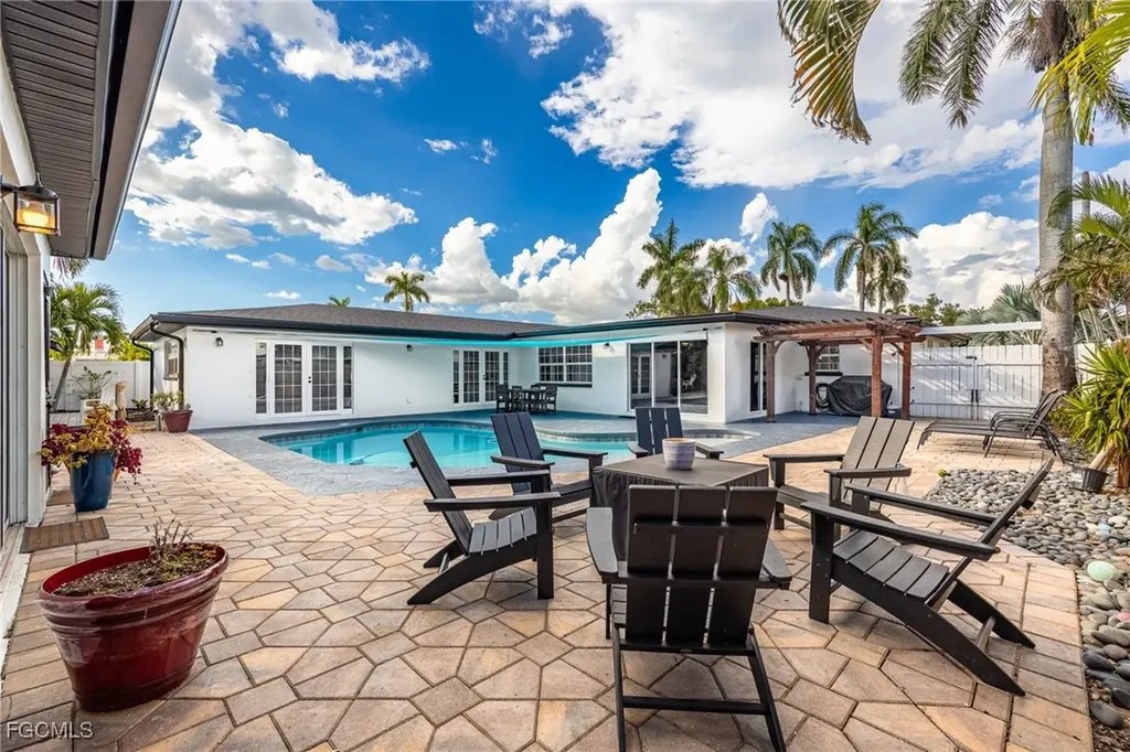 8327 Riviera Avenue Fort Myers FL 33919