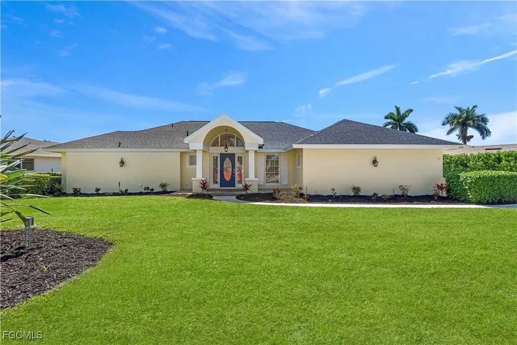 491 Cypress Way E Naples FL 34110
