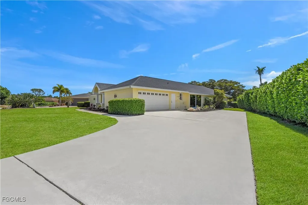491 Cypress Way E Naples FL 34110
