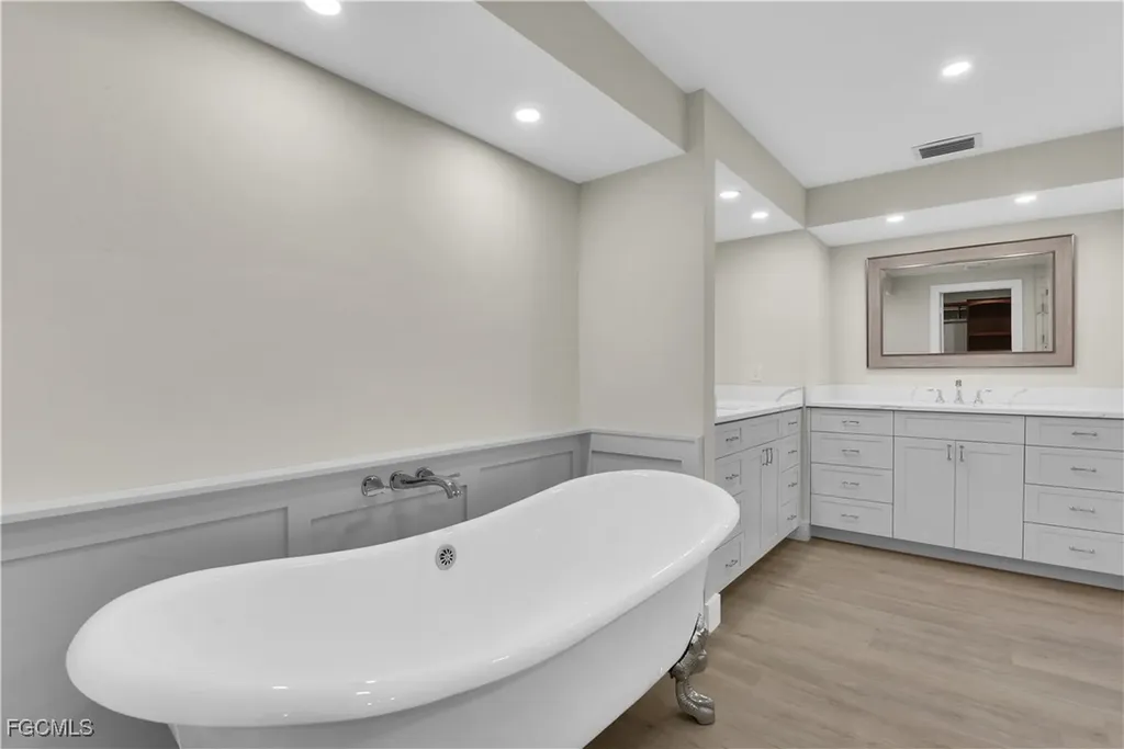 491 Cypress Way E Naples FL 34110