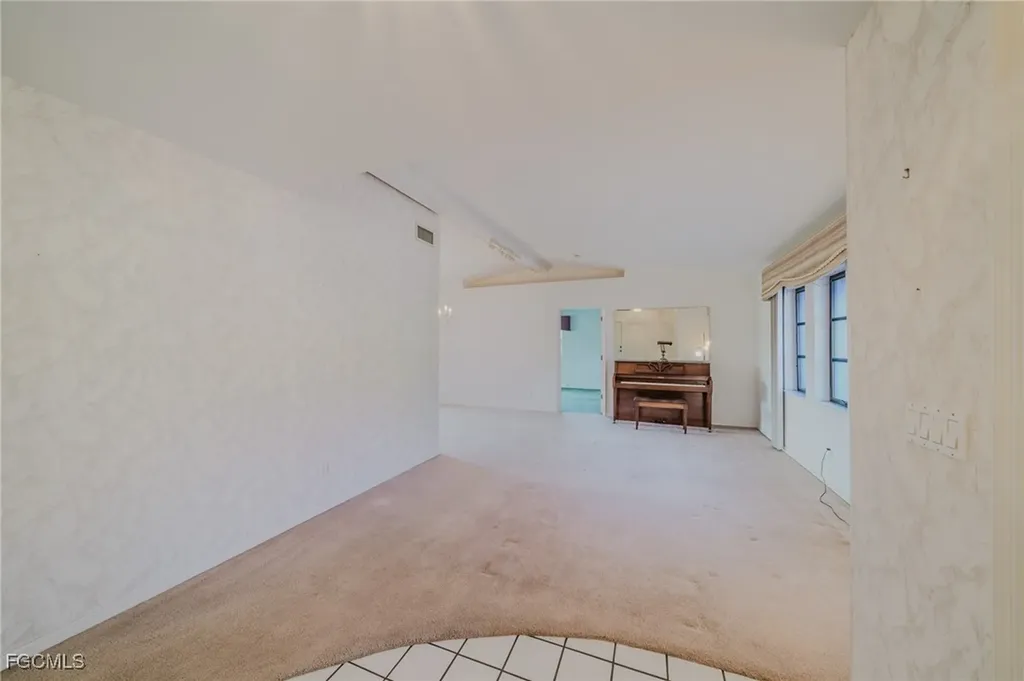 4015 SE 9th Court Cape Coral FL 33904