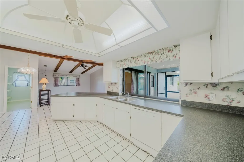 4015 SE 9th Court Cape Coral FL 33904