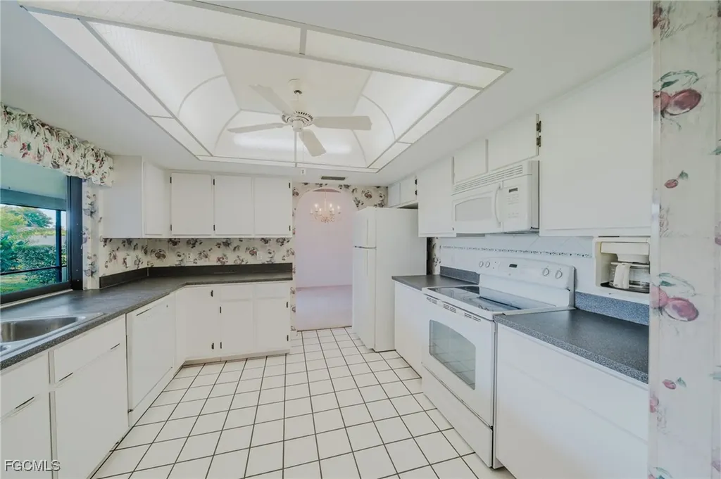 4015 SE 9th Court Cape Coral FL 33904
