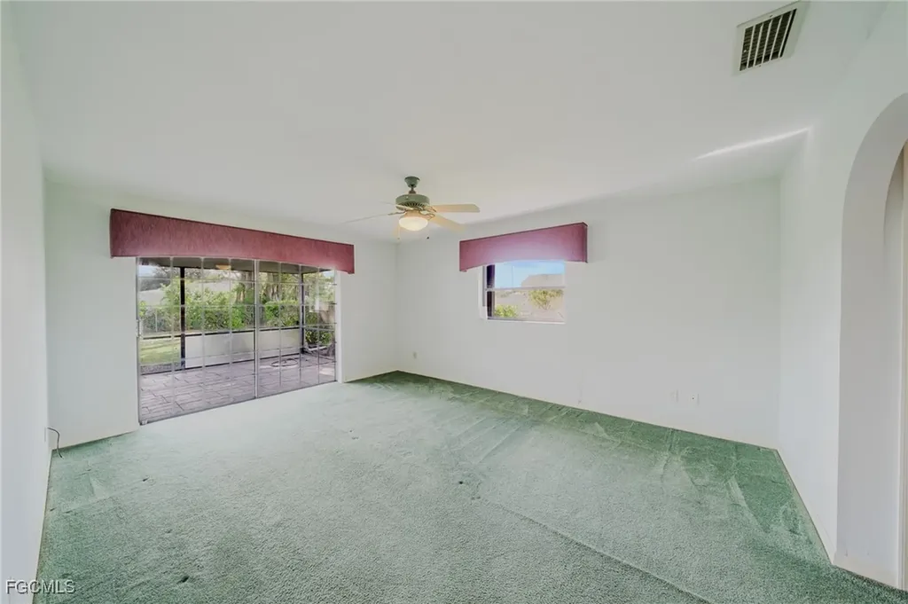 4015 SE 9th Court Cape Coral FL 33904