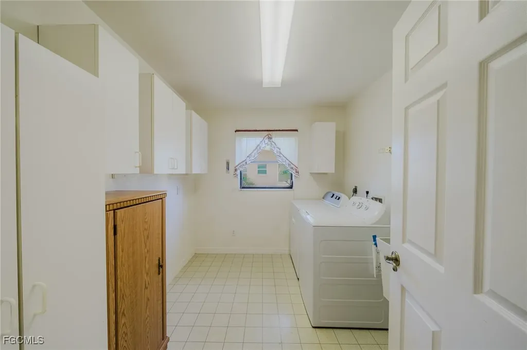 4015 SE 9th Court Cape Coral FL 33904