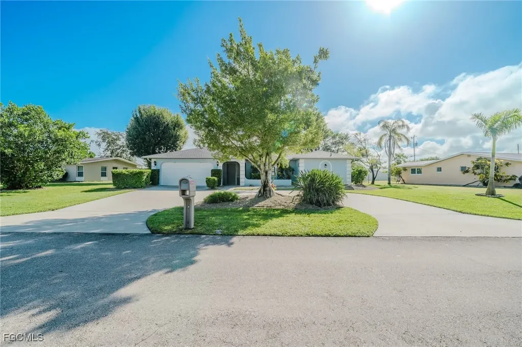 4015 SE 9th Court Cape Coral FL 33904