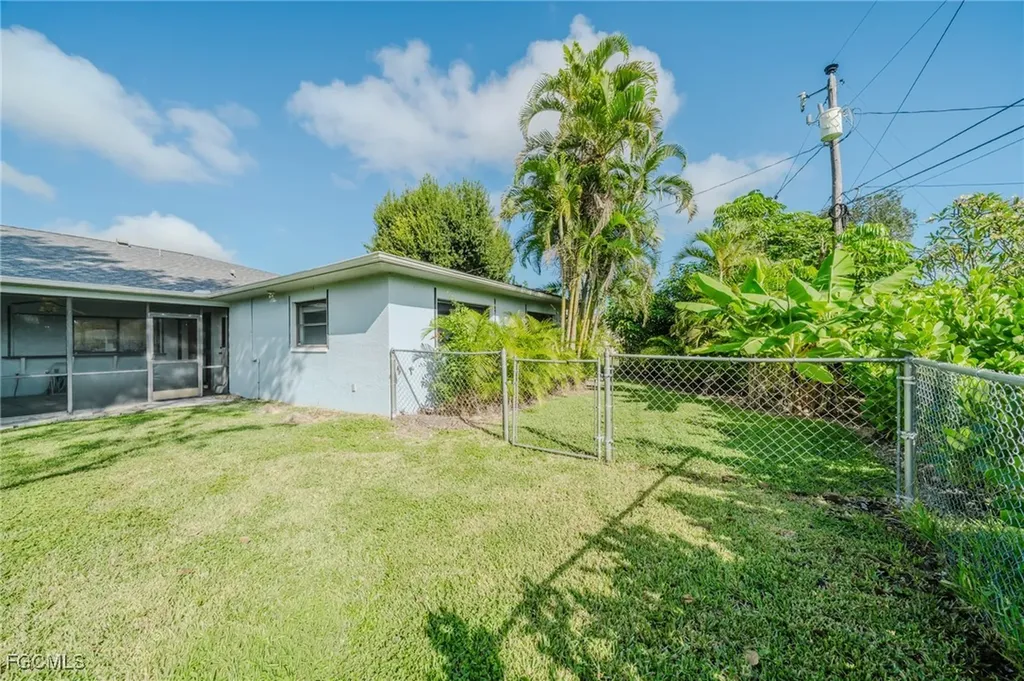 4015 SE 9th Court Cape Coral FL 33904