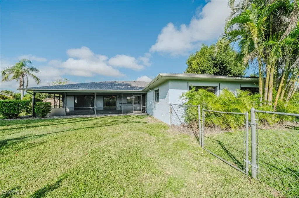 4015 SE 9th Court Cape Coral FL 33904
