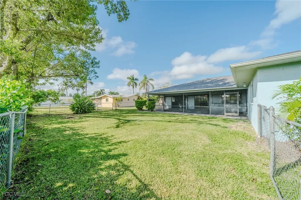 4015 SE 9th Court Cape Coral FL 33904