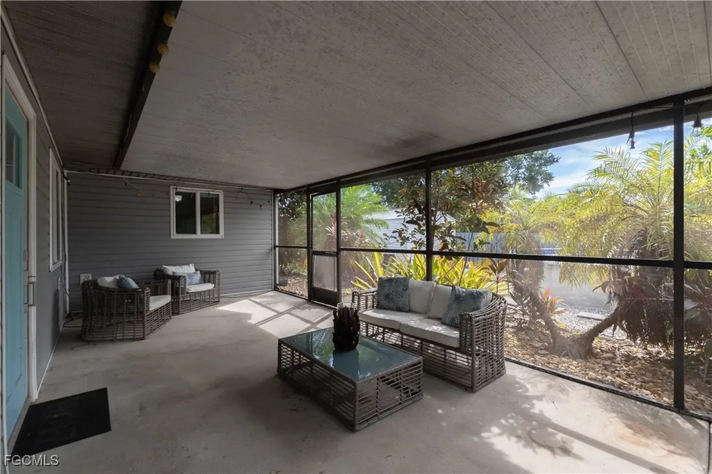 6047 Tabor Avenue Fort Myers FL 33905