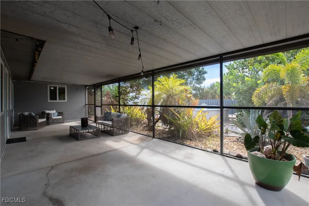 6047 Tabor Avenue Fort Myers FL 33905