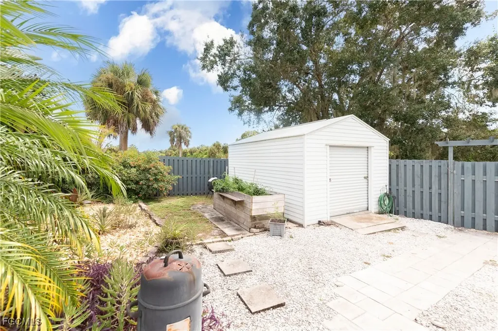 6047 Tabor Avenue Fort Myers FL 33905