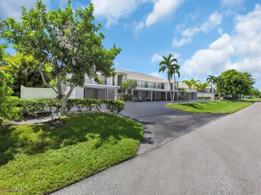 902 SW 48th Terrace Cape Coral FL 33914