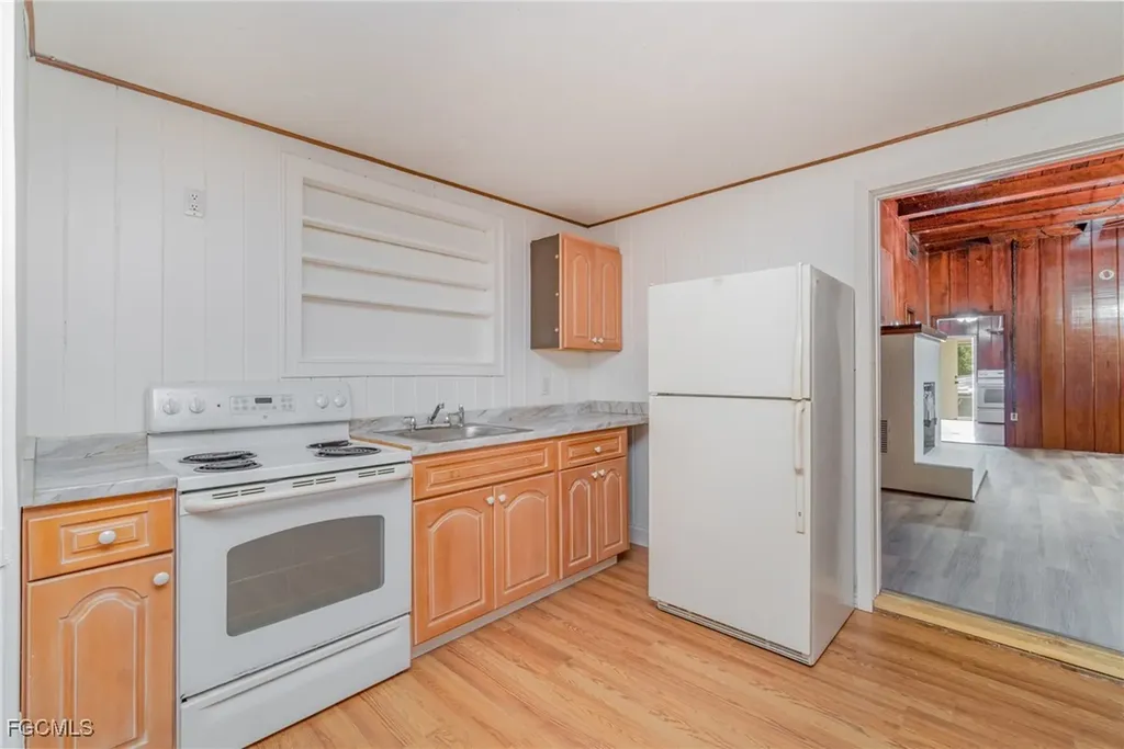 2729 Broadway Fort Myers FL 33901