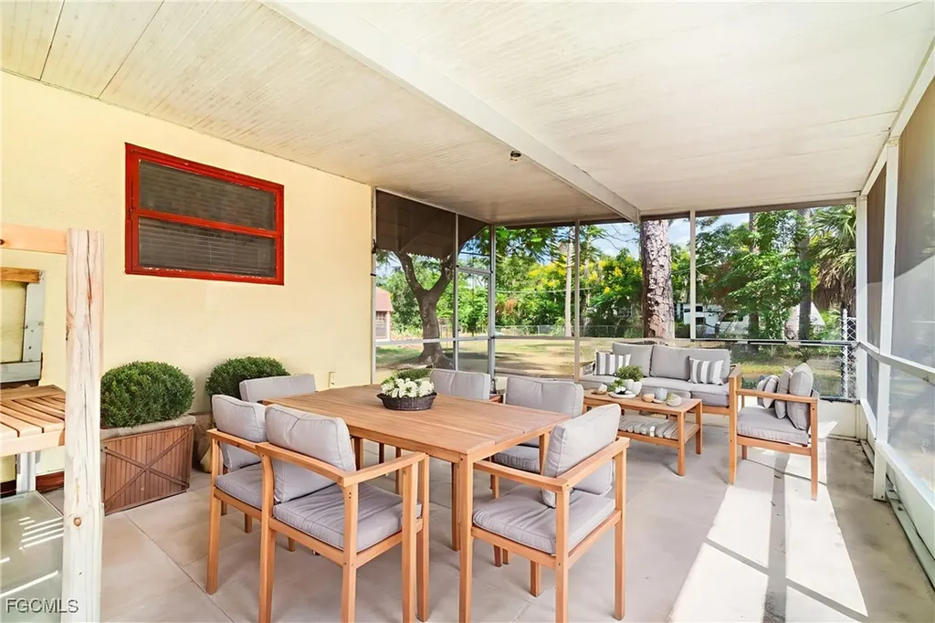 2729 Broadway Fort Myers FL 33901