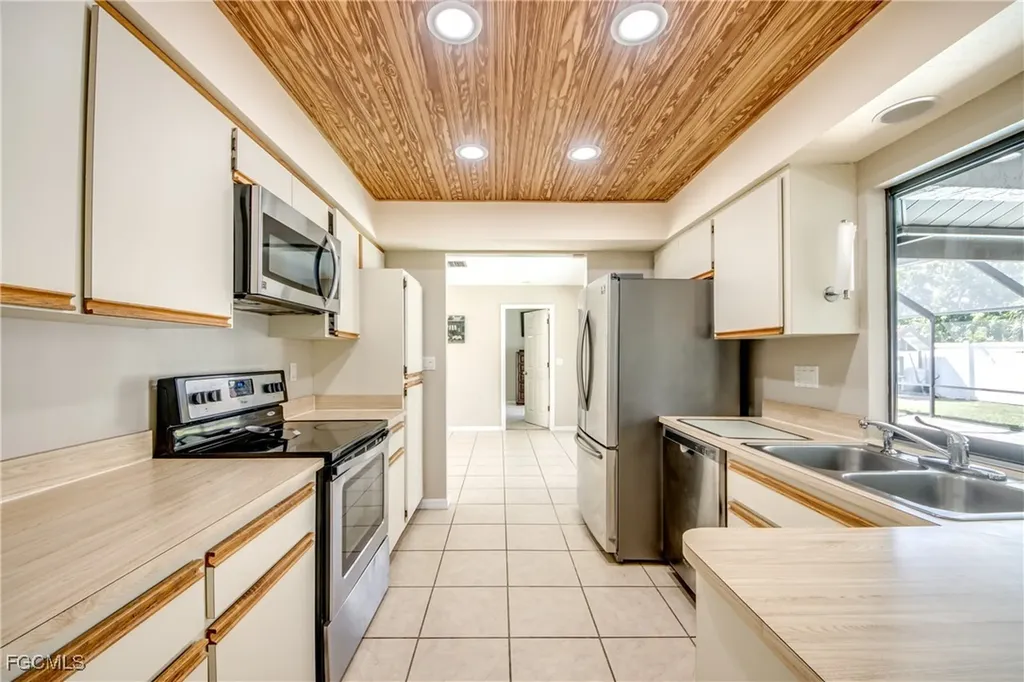 2210 SE 8th Terrace Cape Coral FL 33990