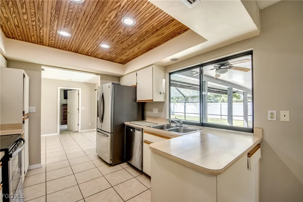 2210 SE 8th Terrace Cape Coral FL 33990