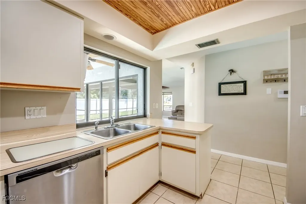 2210 SE 8th Terrace Cape Coral FL 33990