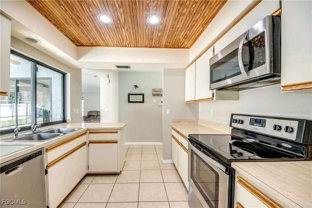 2210 SE 8th Terrace Cape Coral FL 33990