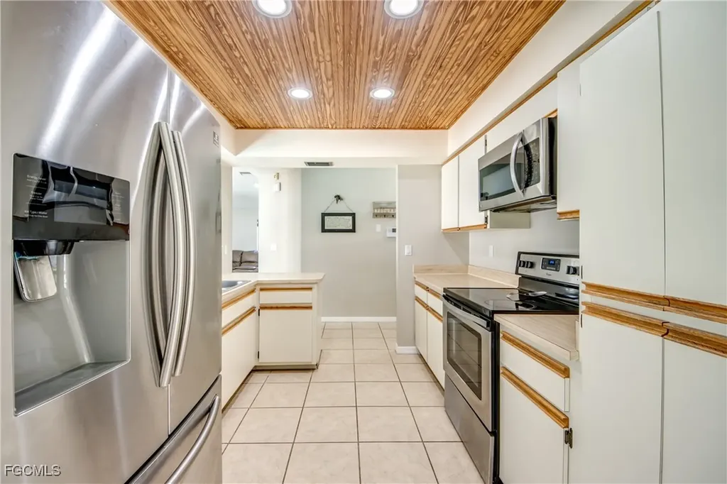 2210 SE 8th Terrace Cape Coral FL 33990