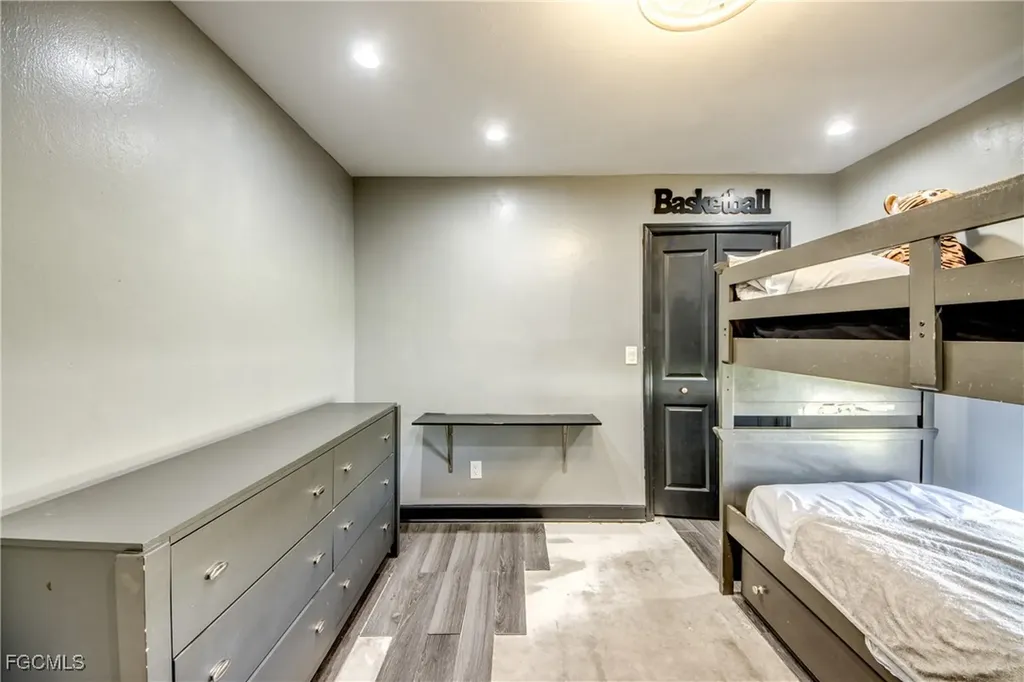 2210 SE 8th Terrace Cape Coral FL 33990