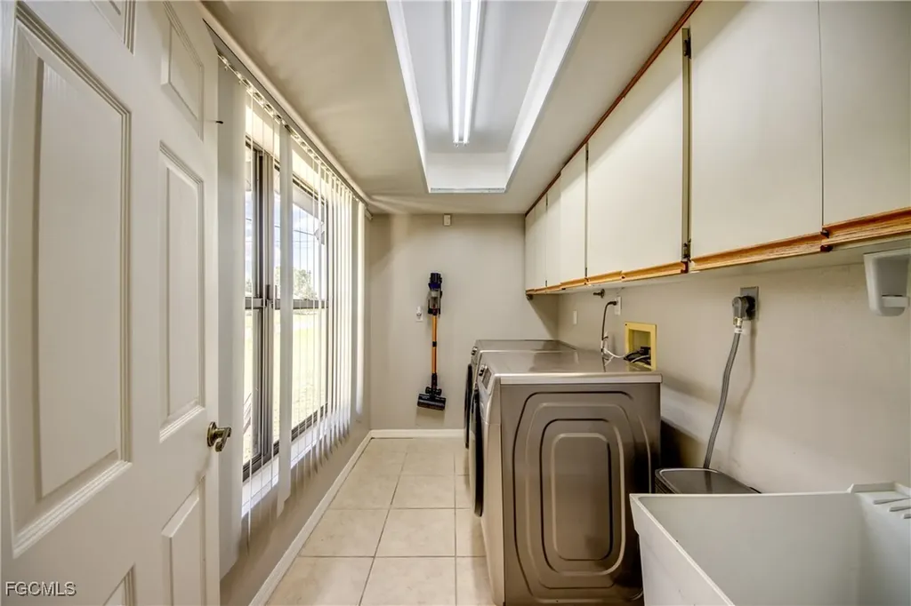 2210 SE 8th Terrace Cape Coral FL 33990