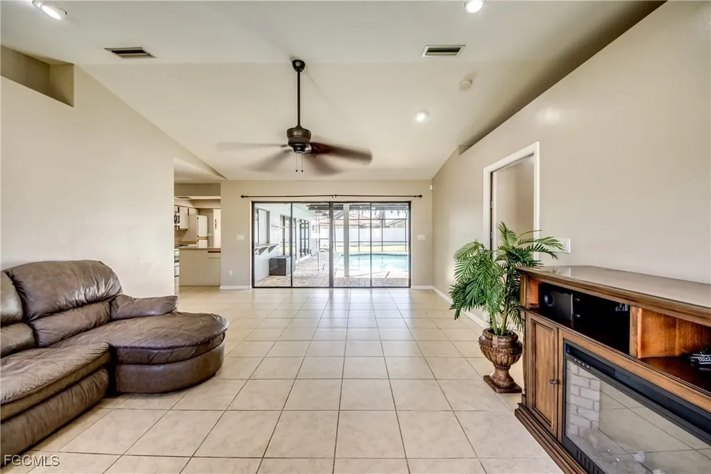 2210 SE 8th Terrace Cape Coral FL 33990