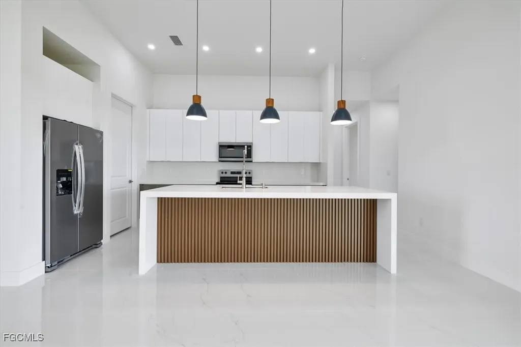 4102 NW 39th Street Cape Coral FL 33993