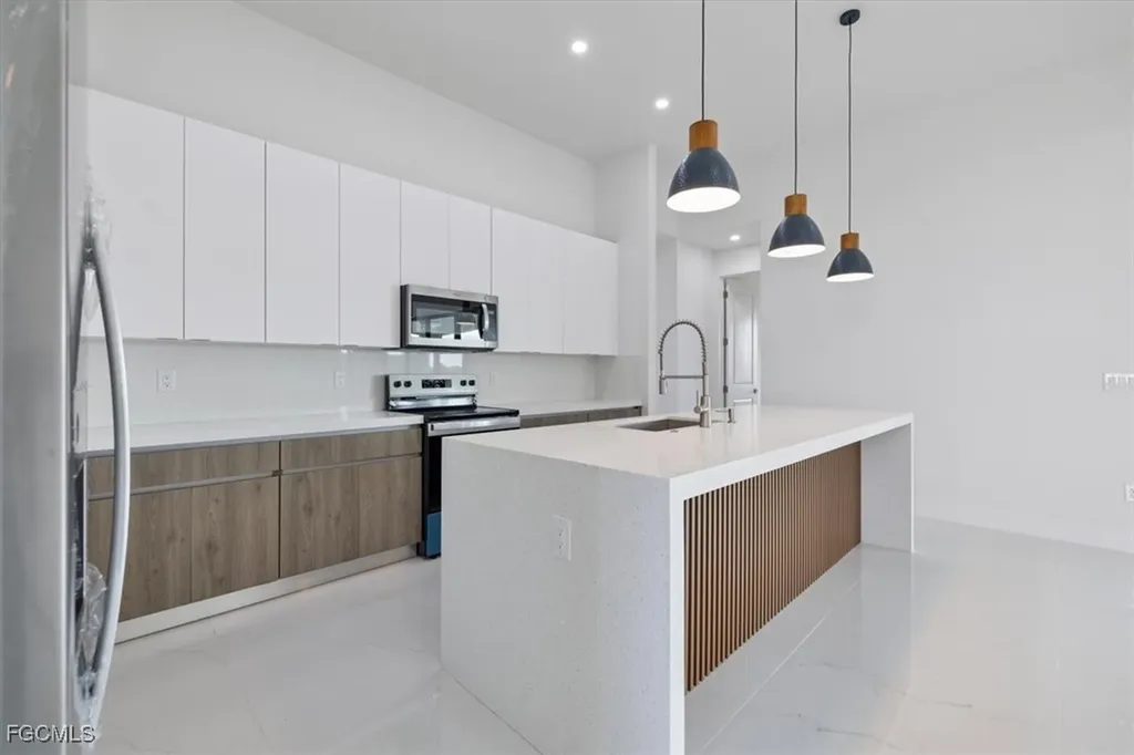 4102 NW 39th Street Cape Coral FL 33993