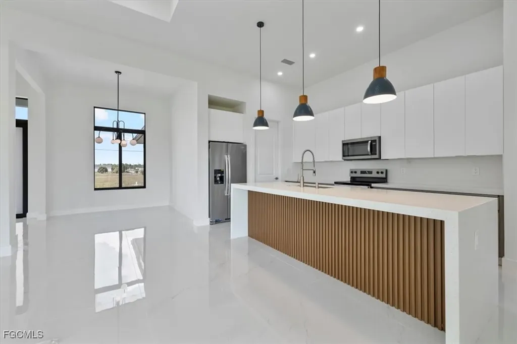 4102 NW 39th Street Cape Coral FL 33993