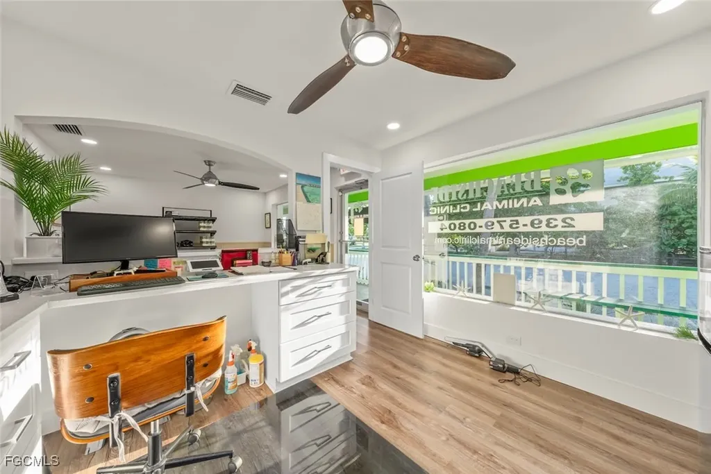 1640 Periwinkle Way Sanibel FL 33957