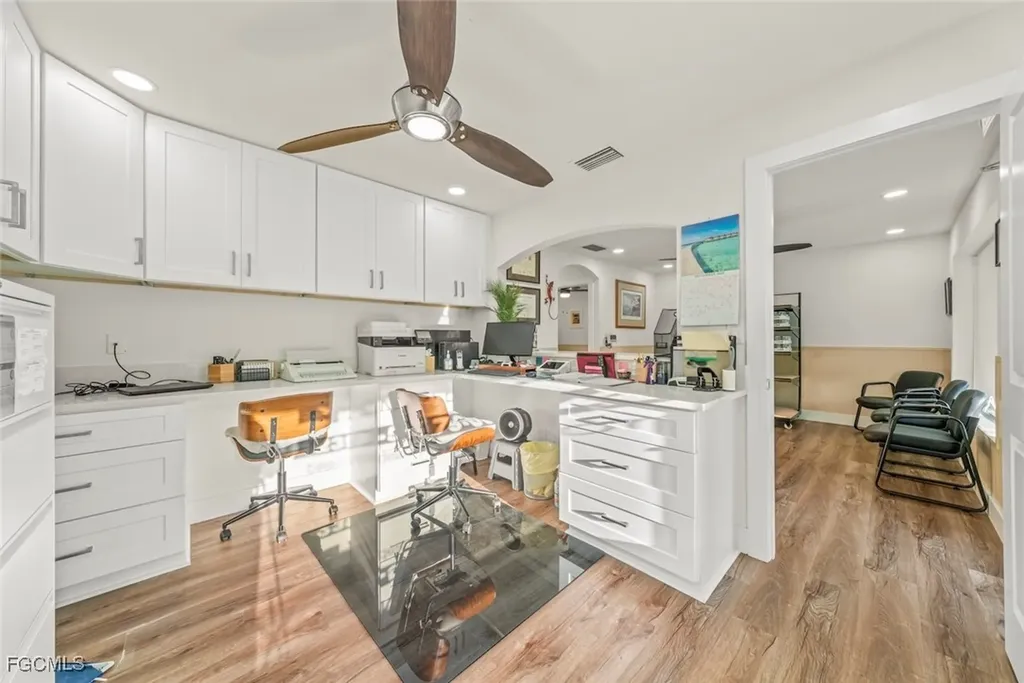 1640 Periwinkle Way Sanibel FL 33957