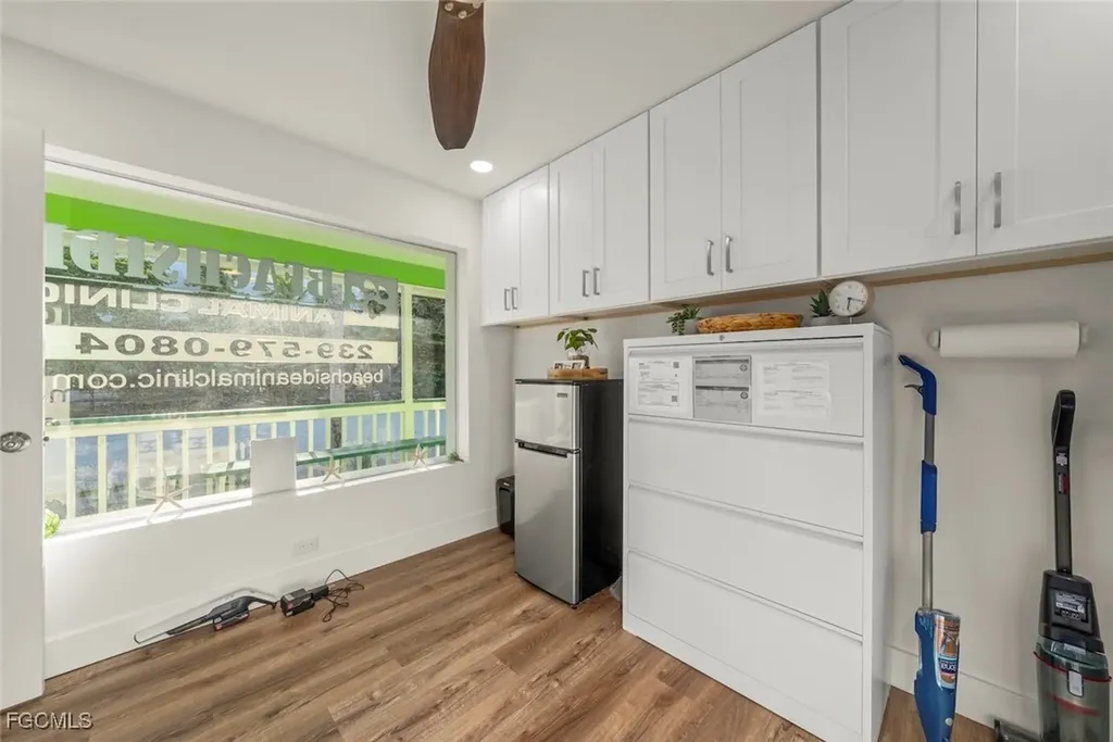 1640 Periwinkle Way Sanibel FL 33957