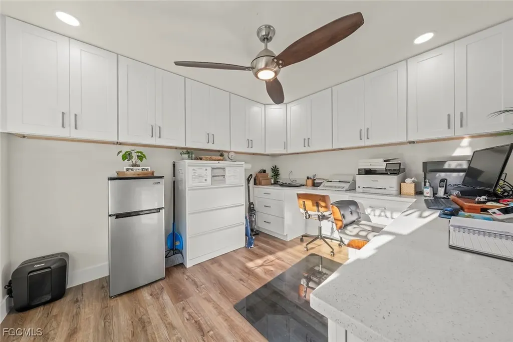 1640 Periwinkle Way Sanibel FL 33957