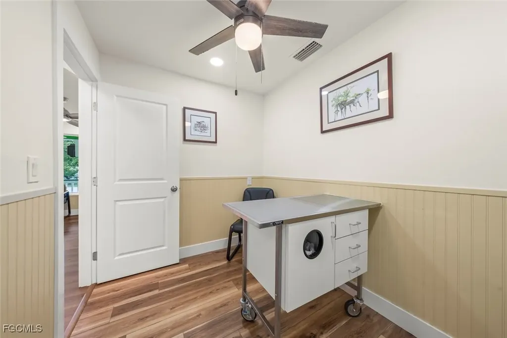 1640 Periwinkle Way Sanibel FL 33957