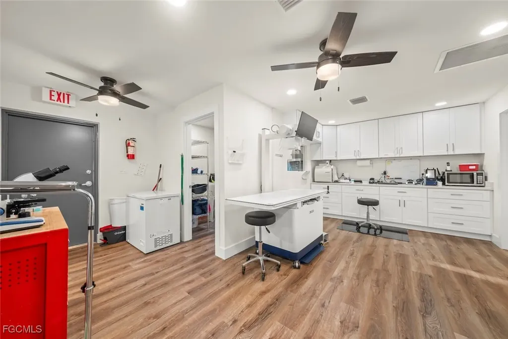 1640 Periwinkle Way Sanibel FL 33957